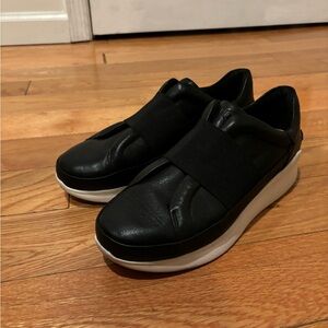 Ugg Sz9 Black Libu leather Slip On Sneakers